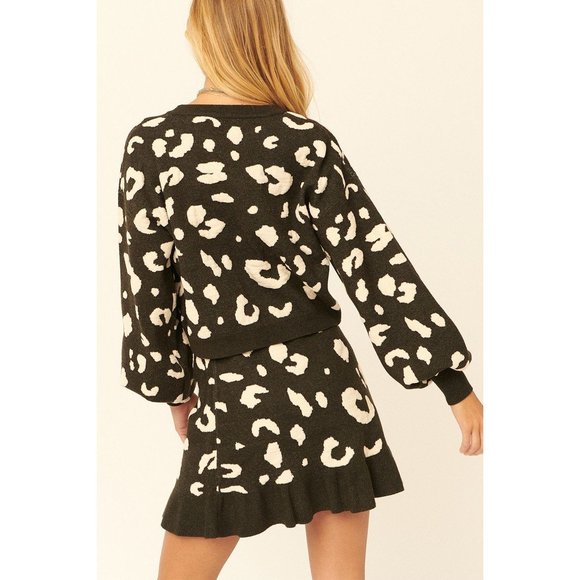 A Leopard Print Pullover Sweater - Picture 4 of 7